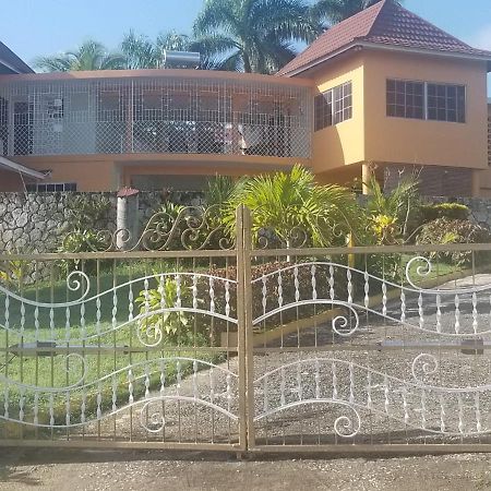 Chaudhry Holiday House Montego Bay Exteriér fotografie