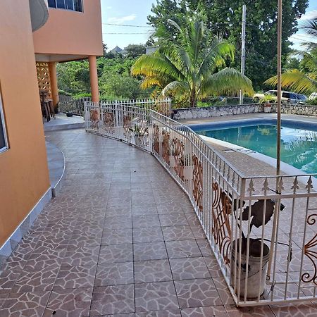 Chaudhry Holiday House Montego Bay Exteriér fotografie