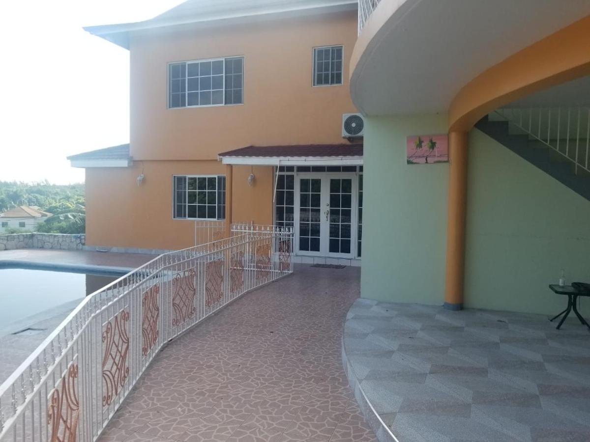 Chaudhry Holiday House Montego Bay Exteriér fotografie