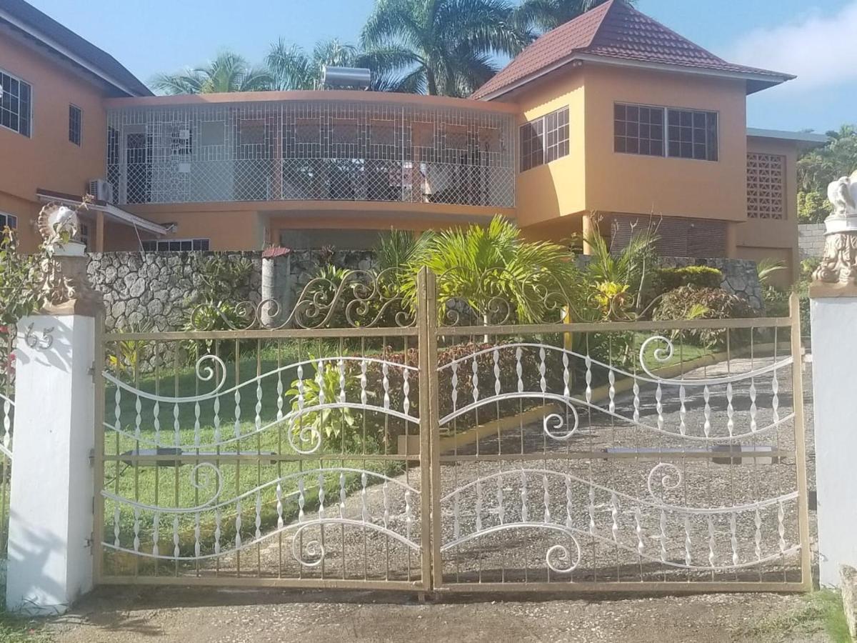 Chaudhry Holiday House Montego Bay Exteriér fotografie