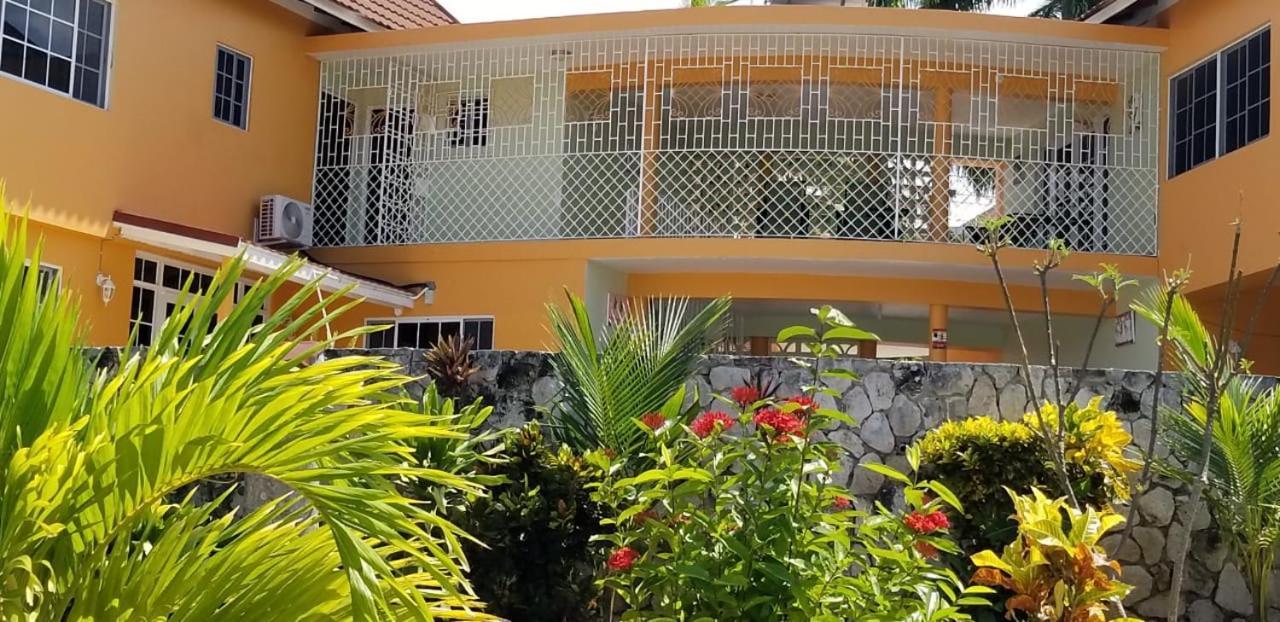 Chaudhry Holiday House Montego Bay Exteriér fotografie