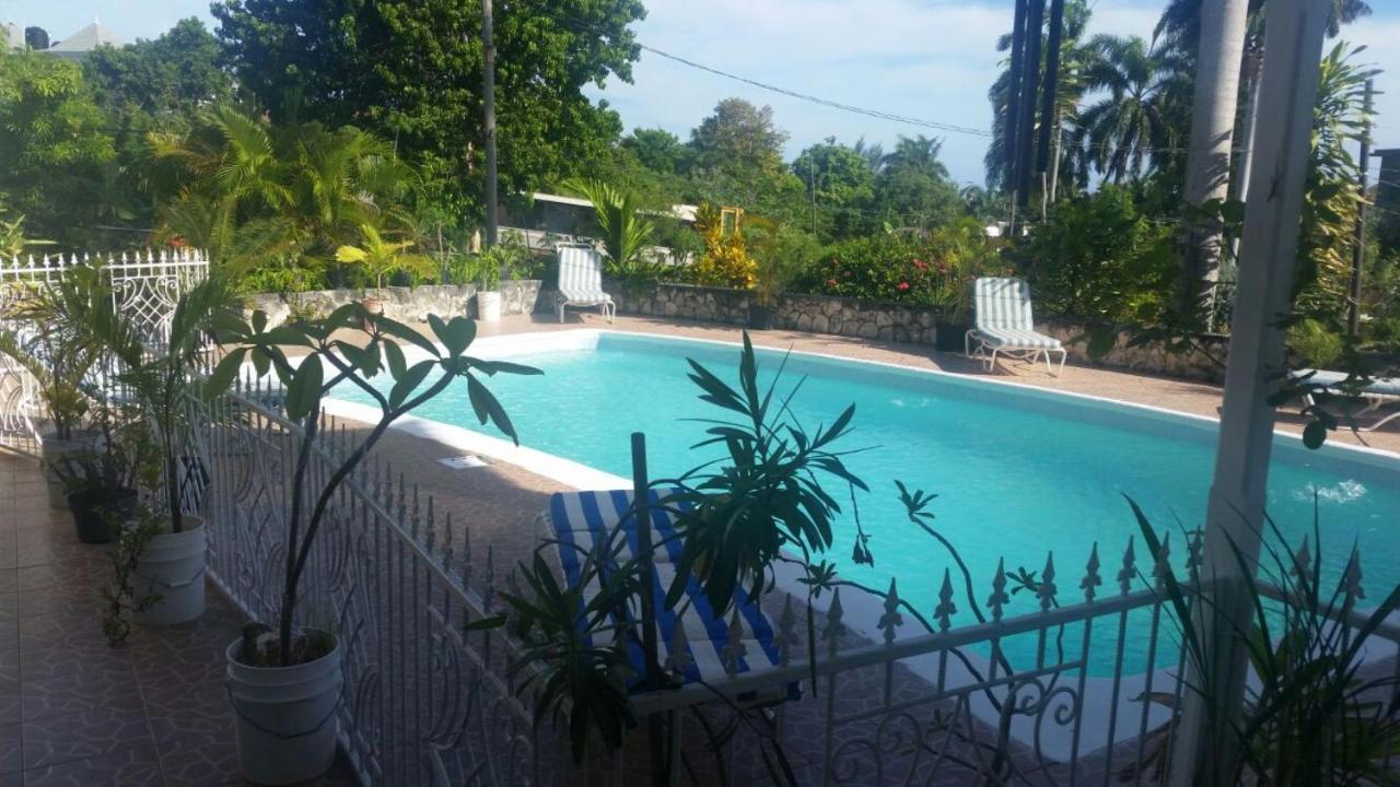 Chaudhry Holiday House Montego Bay Exteriér fotografie